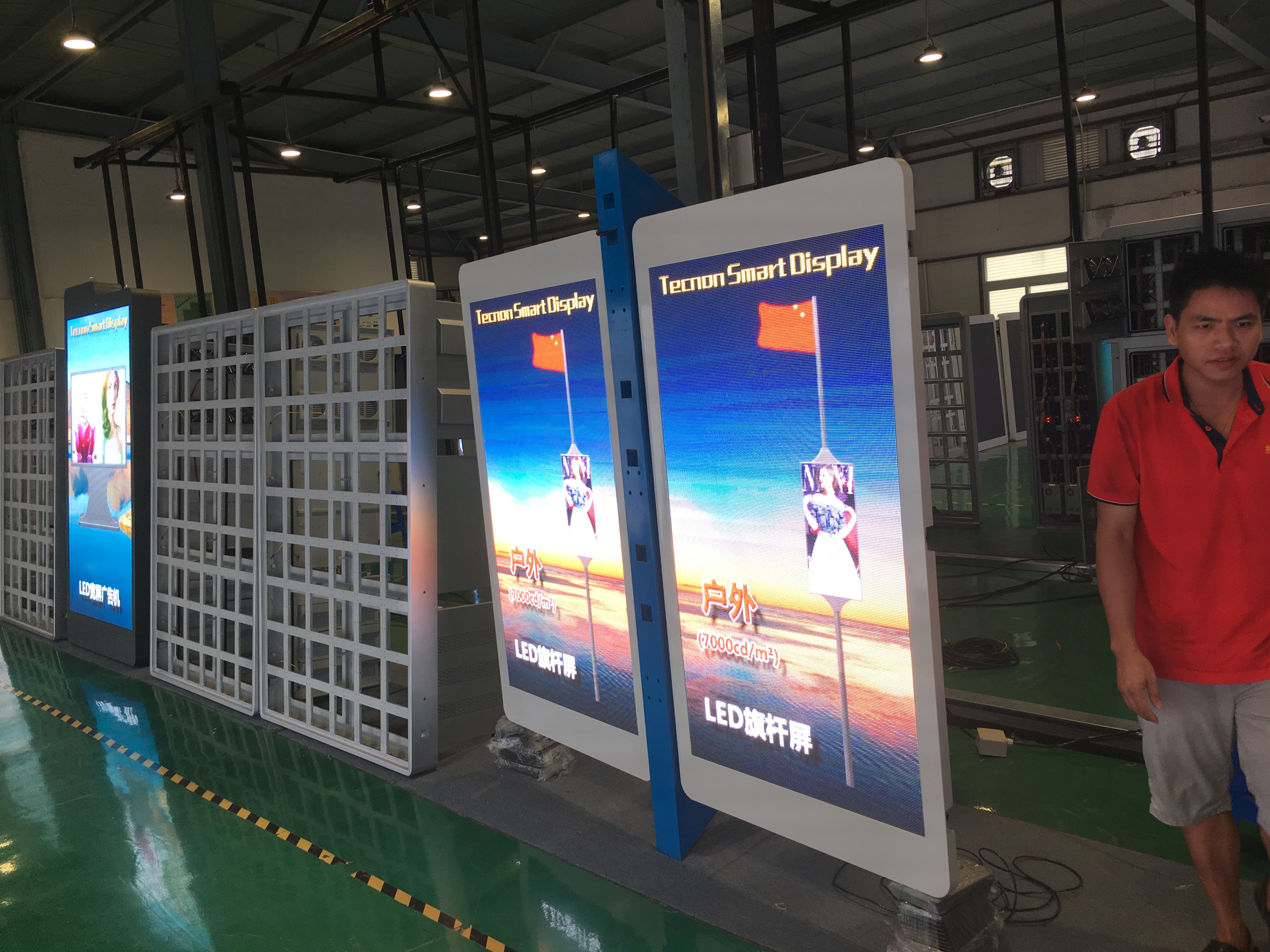 2019年新款LED燈桿屏與LED廣告機(jī) 一體化智能傳播解決方案